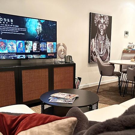 Lux 2Br Apt On Hindmarsh Sq-Pool-Gym-Sauna-Parking Аделейд Екстериор снимка