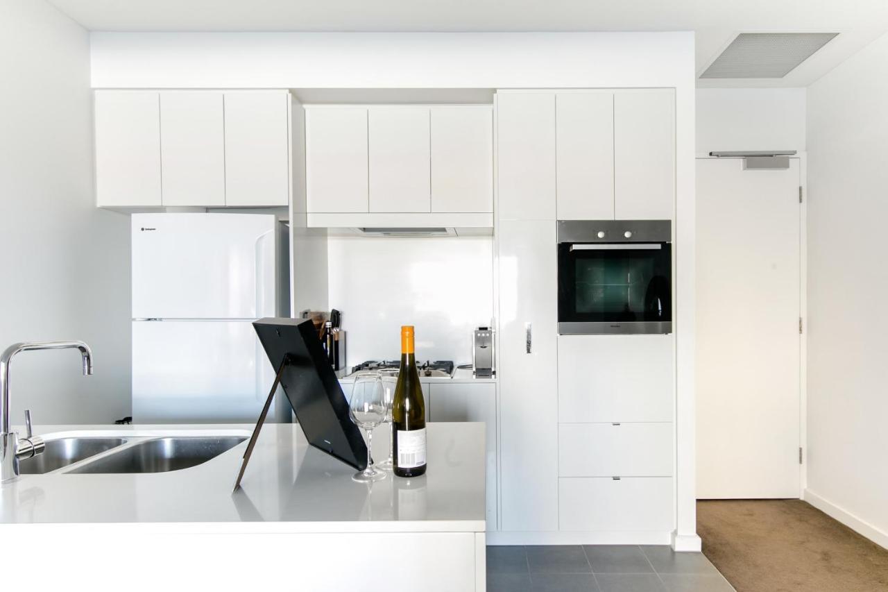 Lux 2Br Apt On Hindmarsh Sq-Pool-Gym-Sauna-Parking Аделейд Екстериор снимка