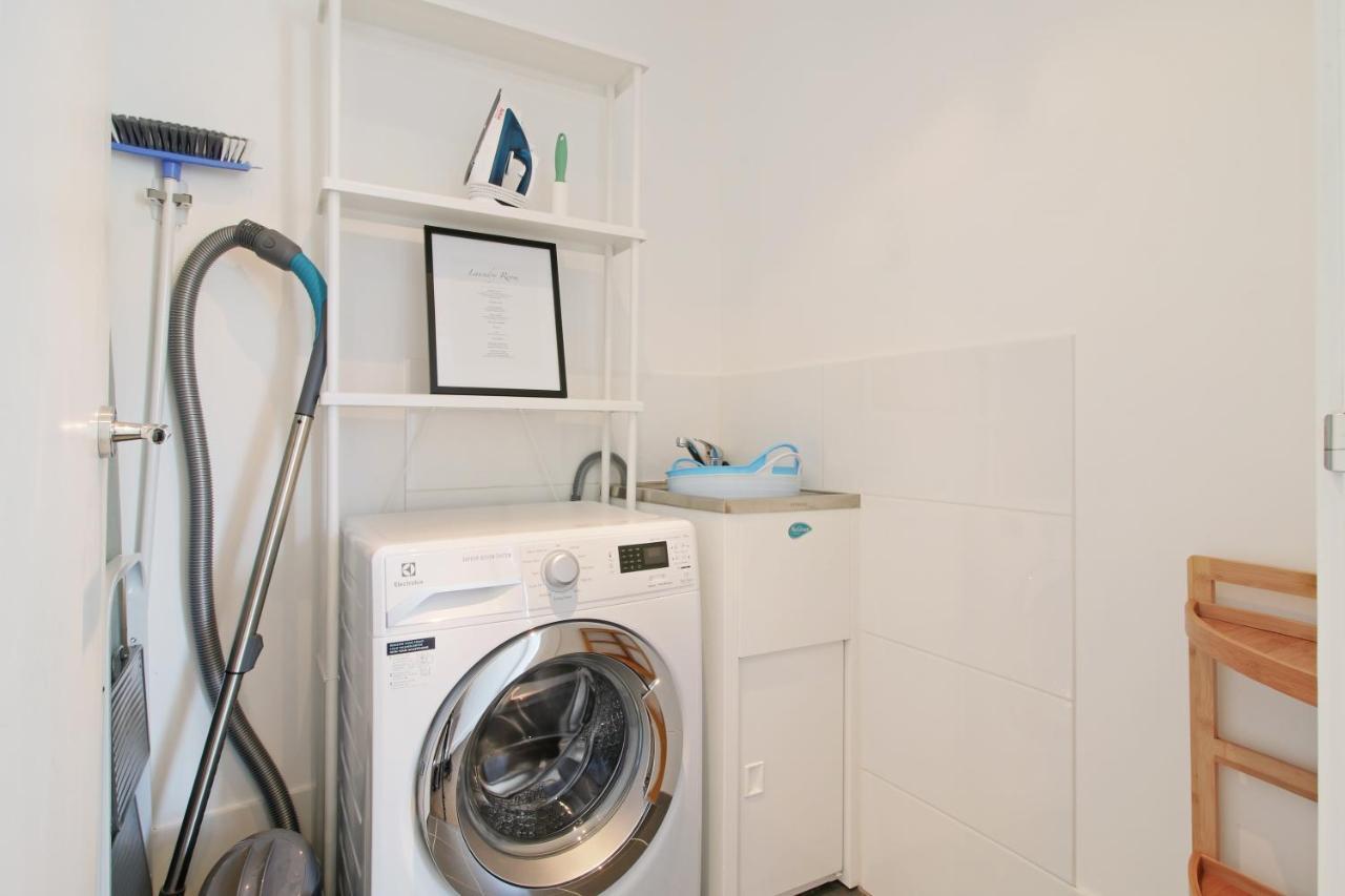 Lux 2Br Apt On Hindmarsh Sq-Pool-Gym-Sauna-Parking Аделейд Екстериор снимка